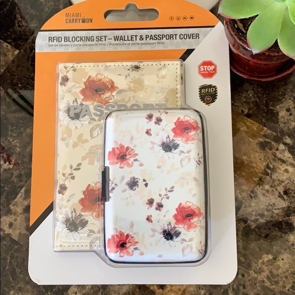 Carry On RFID wallet/passport cover